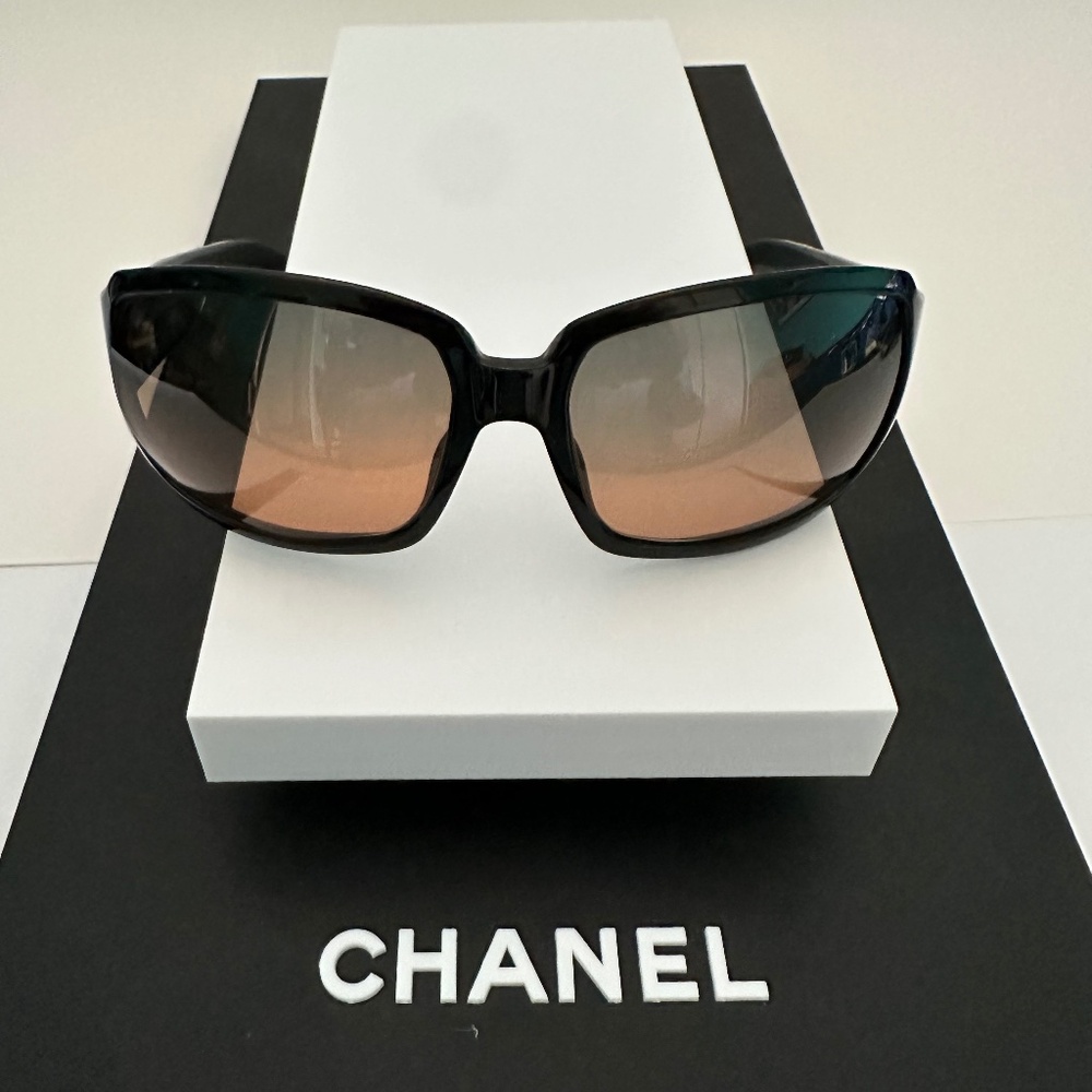 CHANEL Women’s Sunglasses Authentic